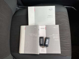 メンテナンスノートに取扱説明書も揃ってます。鍵も2つ揃ってます。