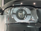 LEDヘッドライトは、点灯の瞬間から最大光量を発揮し、突然暗くなるトンネルなどでの安定感を高めます。