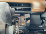 オ-トブレーキホールド搭載。信号待ちなどブレーキを踏んで停車した後に、ブレーキペダルから足を離しても、ブレーキ力を保持するので、足の疲れを軽減します。