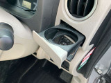 運転席側ドリンクホルダー