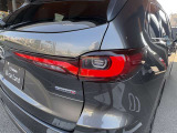 明るく長寿命な、LEDテールライトを採用しています。