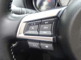 【ステアリングスイッチ】ステアリングスイッチは運転姿勢や視線を崩さずに操作が可能です。左側にはオーディオ類があります。