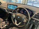 BMWの操作パネルは使いやすさを追求し日常生活で必要なボタン&スイッチを使えるようにした構造となっております。購入時から沢山触って体感してください。