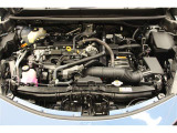 エンジンルームの樹脂部分は丁寧に磨いてツヤをだしています。当社の中古車のエンジンルームクリーニングはとても自信があります★