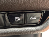 【パワーバックドア】スマートキーや運転席のボタンを押すだけでリアゲートが自動で開閉します!荷物を持っている時や、高い位置にあるバックドアを閉める際に便利な機能です♪