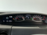 【メーターパネル】シンプルなデザインのメーターパネルは視認性が良く、必要な情報を運転手に分かりやすく伝えてくれます♪