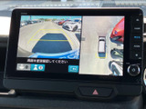 駐車時や後退時の安全をサポートするバックモニター。後方視界が死角になりがちな場所も確認しやすく、安心です。
