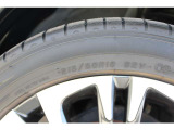 純正18インチアルミホイール(タイヤサイズ215-50R18)