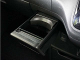 ◆ドリンクホルダー◆手の届きやすい場所にドリンクホルダーがあり、とても便利です。