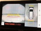 車の全周囲の画像が表示されます。運転席から見づらい個所なども、上空から見たような映像で確認できます。映像のきりかえも出来、後方確認だけでなく大変便利な機能です。
