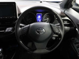 各操作スイッチなどもハンドルから手を放すことなく操作可能で安全運転に支援いたします!