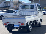 印象的なテールランプと機能的なデザインが一体化し、安全性を高めるとともに、後続車の注意を引きやすくなっています。