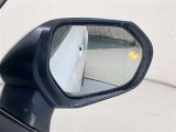 ウインカーミラーにはBSM(ブラインドスポットモニター)を搭載。隣を走る車両が死角に入るとLEDインジケーターを点灯。また、ウィンカーを出すとインジケーターも光って点滅!注意を促してくれます