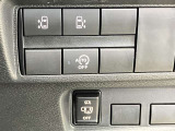 運転席側から両側スライドドアの開閉ができます