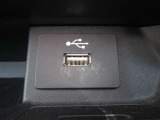 充電用のUSB装備です
