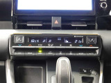運転席と助手席でそれぞれ温度設定出来る左右独立温度コントロールフルオートエアコン♪