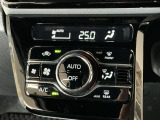 【オートエアコン】AUTOボタンを押してお好みの温度を設定!快適な室温でドライブをお楽しみいただけます♪