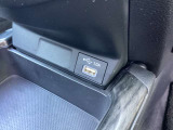 フロントのUSBジャックの写真になります。
