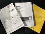 メンテナンスノート、取扱説明書です。 その車の整備記録が事細やかに記録されています。 車が生まれてから今までどのような道を歩んできたのか判るとても重要な物ですよ。