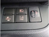 オートマチックハイビームとは、先行車や対向車のライトを認識し、ハイビームとロービームを自動で切り替える機能です。夜道の視界を確保します。詳細は販売店スタッフまでおたずねください。