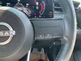 ステアリングに運転中に電話応対可能なスイッチがあるので運転中手が離せない場面でも通話できちゃいます!!
