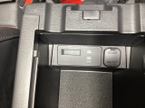 USBオーディオにも対応できる端子付きです。スマートフォンの充電ももちろんOK!アクセサリーソケットからも電源を確保できます!