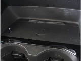 【ワイヤレス充電】ワイヤレス充電Qi規格に対応したスマートフォンなどの携帯機器を充電できます。
