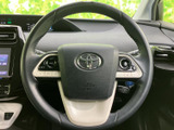 握りやすいデザインで、長距離運転でも疲れにくい設計です。操作もスムーズで、快適なドライビングをサポートします。
