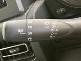 雨天時でも視界を確保し、安全運転をサポート。細かく調整できるので、状況に合わせて最適なワイパー作動モードを選択できます。
