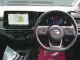 すっきりとした運転席周りになっています。