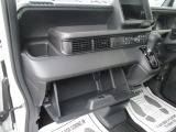 【こだわりの品質】新車にも負けないくらい満足していただけるお車を提供するということが弊社のこだわりでありモットーです。たかが中古車ではなく、されど中古車を実感していただきたいです。