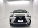 スピンドルグリルがレクサスらしさを強調します。