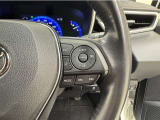 レーダークルーズコントロールを搭載しております。前車との距離をレーダーで測り一定の車間距離とスピードを保つとても便利な機能です。高速道路で楽に安心安全です!