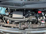 低速での力強さと高速でののびやかさ、そして低燃費を高次元でバランス。DOHCエンジン