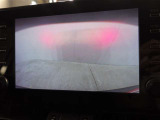 バックモニター付き。車両後方の映像を画面に表示し、駐車などの後退操作をサポートします。
