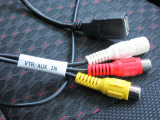 外部入力(AUX)端子は赤白黄のRCAジャック!そしてUSBも装備です。