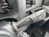 オートライト装備。周囲の明るさに合わせて自動でライトを点灯・消灯し運転時の操作負担を軽減します!