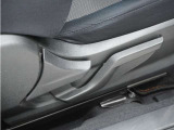 ◆シートハイトアジャスター◆運転席を上下に高さ調節ができます!運転ポジションを体格に合わせてシート調整できます。
