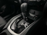 操作が簡単なシフトレバーですのでストレスなく運転が出来ますよ!