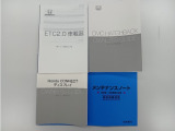 お車、ナビ、ETCの取扱説明書、メンテナンスノートが付属しております。