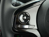 ◆オーディオリモコンスイッチ◆ハンドルにスイッチが装備されてます。視点をそらすことなく、ボリューム調整・オーディオソース切替・選曲が出来ます。安全運転しながら操作が可能になりました。