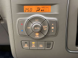 【オートエアコン】暑い時も寒い時も温度調整をするだけで、室内温度を快適に保ってくれるフルオートエアコン。