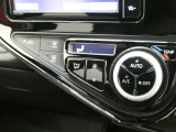 「AUTO」スイッチで車内の温度を一定に保ってくれるオートエアコン。快適装備の代名詞。もちろんマニュアル操作も可能ですよ。
