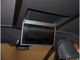 夜間走行でも安心のLEDへッッドライト搭載車です。とても明るく白い光で照らします。この装備も人気のアイテムですね