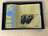 メンテナンスノート【点検整備記録簿・保証書】、取説も揃ってます。スマートキーはバッグなどにしまったままボタン操作でエンジン始動・停止やハイブリッドシステムの起動や停止ができて大変便利です