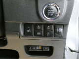 運転席のシートにヒーター機能が付いています お手元のスイッチでシートが温かくなります 冬などにはとても快適な装備のひとつです