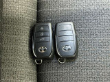 【スマートキー】ドアの開閉時鍵を探さなくても簡単にドアの開閉することが出来ます、また、エンジン始動も車内にスマートキーがあれば簡単に始動することが出来ます