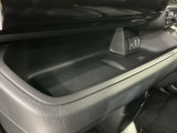 専門業者にて内外装のクリーニングを実施しております!