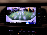 バックカメラの画像です。ガイドラインがスムースな車庫入れをサポートいたします。車庫入れの安心感がアップしますね。