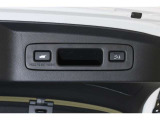 ☆電動リアゲート☆荷物で両手が塞がっていてもワンタッチボタンでリアテールゲートを自動で開閉できます。